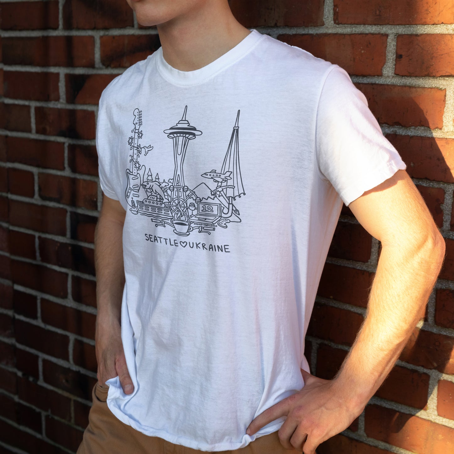 T-shirt White - Seattle Loves Ukraine